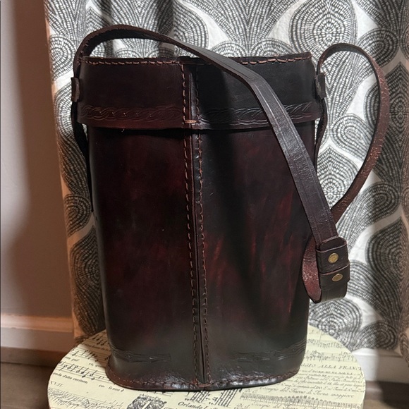 Vintage Tooled Leather Double Wine Bottle Carrying Case - Picture 6 of 16